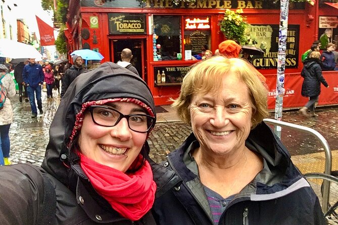Dublin Private Custom Tour, Off-The-Beaten-Path in Temple Bar With a Local - Experience the Authentic Atmosphere of a Local Pub