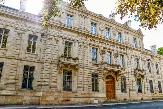 Explore Bordeaux in 1 Hour With a Local - The Sum Up
