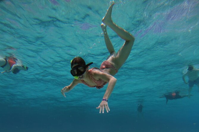 Explore the El Cielo Reef by Catamaran With Beach Break. - Common Questions