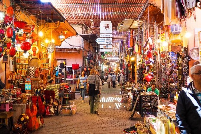 From Casablanca to Marrakech: A Day of History and Culture. - Enjoying a Traditional Moroccan Lunch