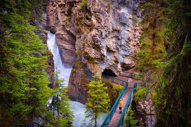 Full Day Private Banff National Park Tour Small Group (4 ) SUV - Cancellation and Refund Policy
