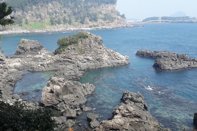 Full-Day Private Taxi Tour South of Jeju Island - Local Cuisine and Food Stops