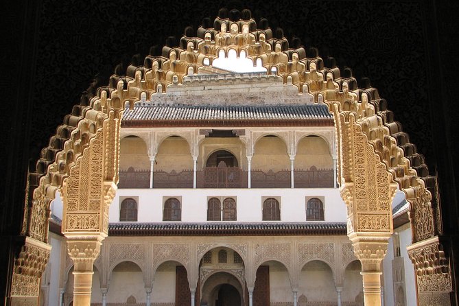 Full Day to Alhambra Palace and Generalife Gardens Direct From Malaga - Tips and Recommendations
