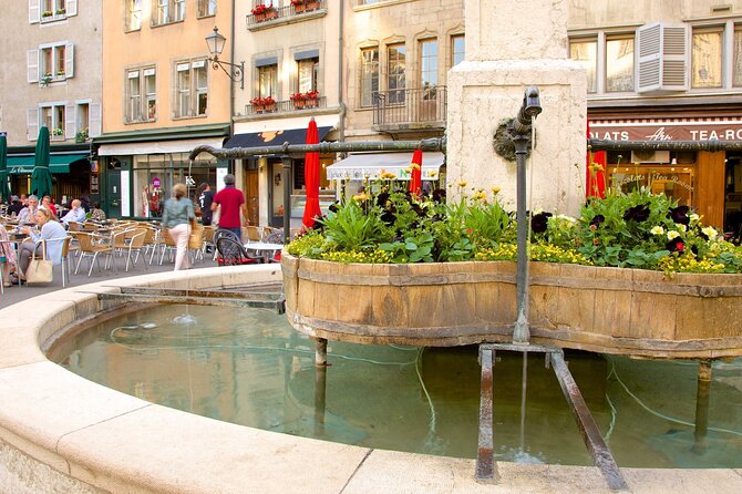 Geneva: Sightseeing of Top Places Tour Electric Tuktuk 1H Tour - Common Questions