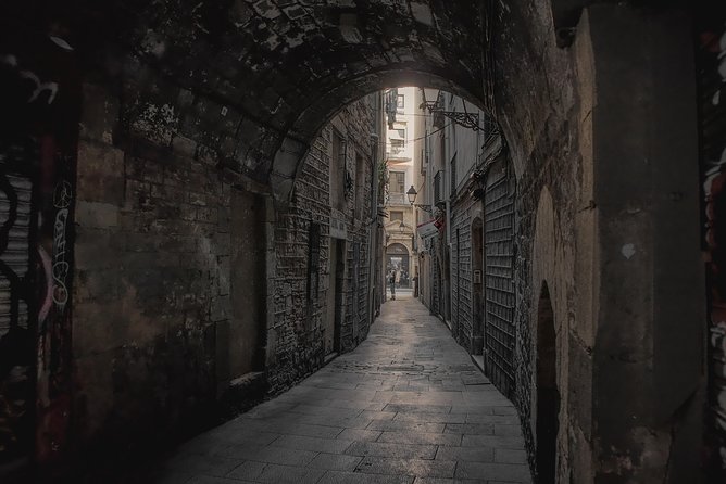 Ghost Hunt Exploration Game in Gothic Quarter Barcelona - The Sum Up