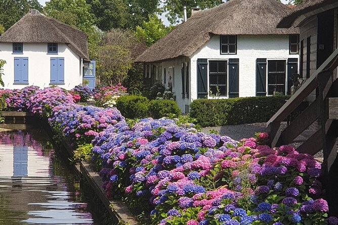Giethoorn and Zaanse Schans Tour With Small Electric Boat Trip - Zaanse Schans Windmills and Houses