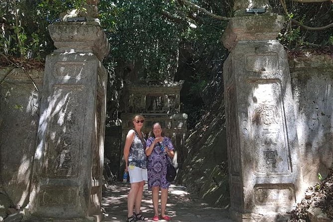 GOLDEN BRIDGE,MARBLE MOUTAIN,LADY BUDDHA STATUE From CHAN MAY or TIEN SA Port - Common Questions