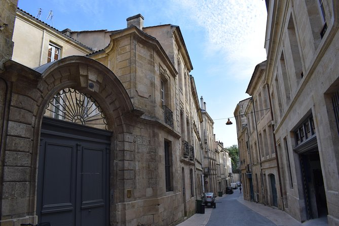Grand Tour of Bordeaux by Bike - Exploring the Vineyards and Wineries