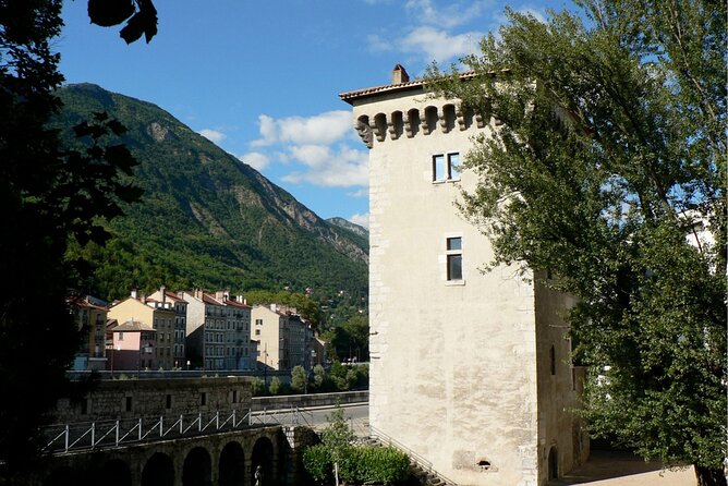 Grenoble Scavenger Hunt and Sights Self-Guided Tour - Cancellation Policy