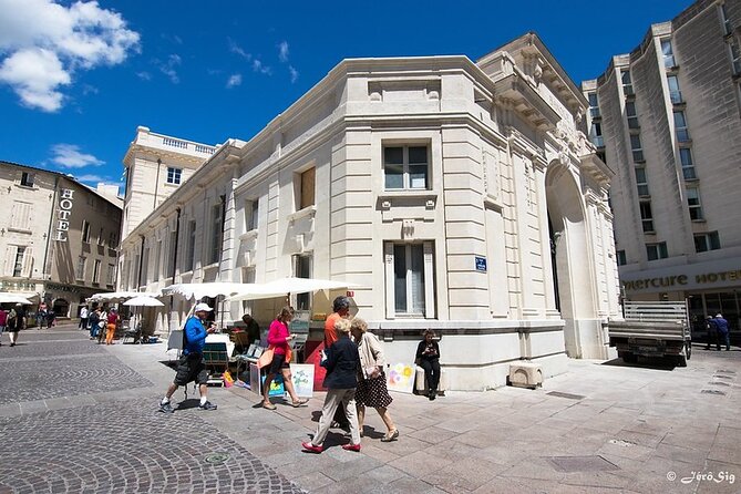 Guided Tour of Avignon - Directions