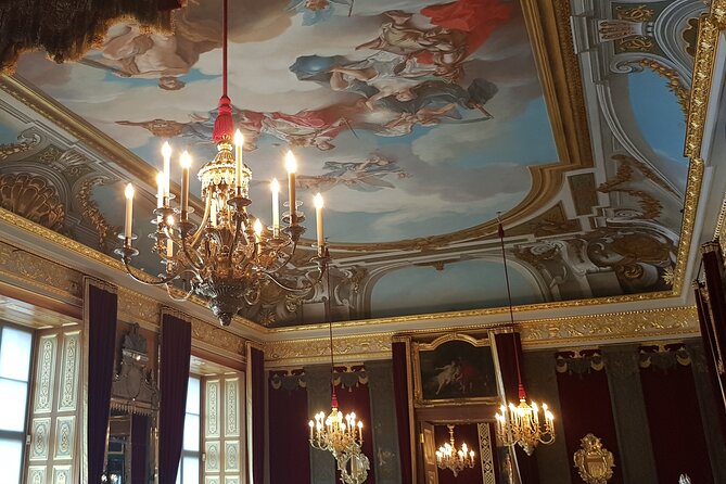 Guided Tour of the Castle With an Introduction to Architecture and the Dresden Stable Yard - A Walk Through the Castle Grounds
