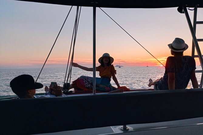 Half-Day Exclusive Catamaran Cruise in Santorini With Meal and Open Bar - The Sum Up