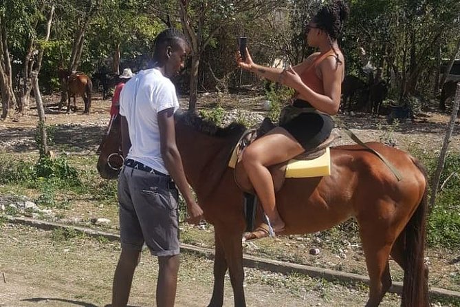 Hour Horseback Riding Guided Tour From Runaway Bay - The Sum Up