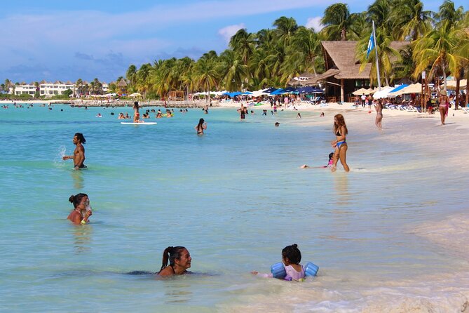Isla Mujeres Catamaran Tour With Snorkeling at MUSA, Buffet Lunch & Open Bar - Food and Service