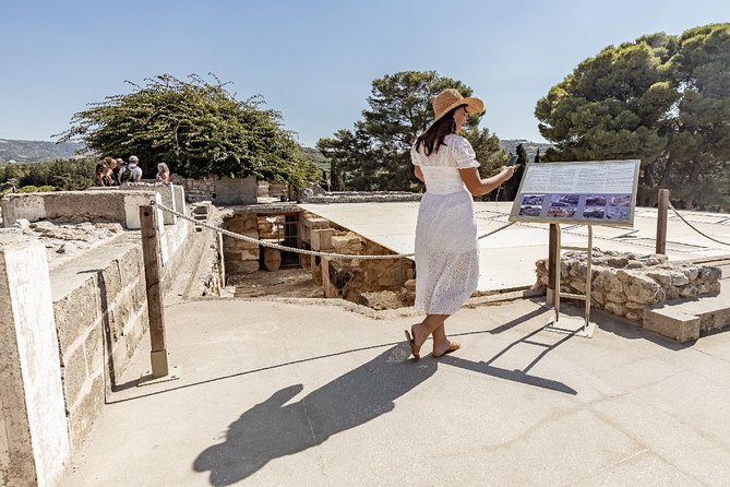 Knossos Palace: Self-Guided Audio Tour on Your Phone (Without Ticket) - Archeological Site Background