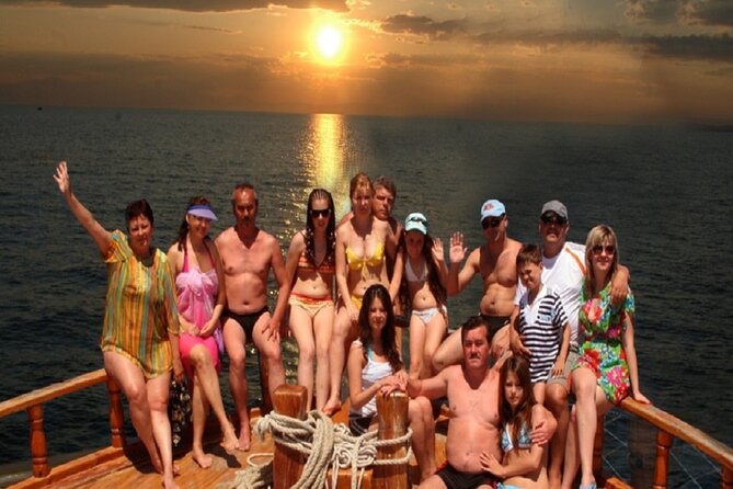 Marmaris & Icmeler Pirates Party Boat, Dinner Cruise - Entertainment and Music on the Cruise