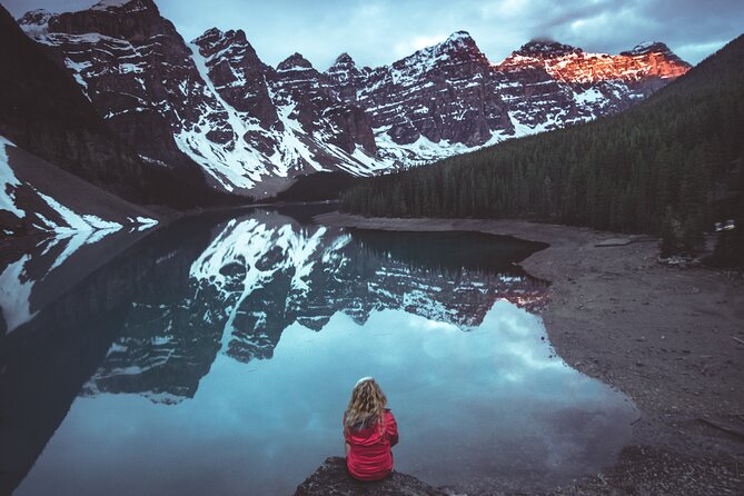 Moraine Lake Sunrise and Lake Louise Earlybird Small Group Adventure - Moraine Lake Sunrise
