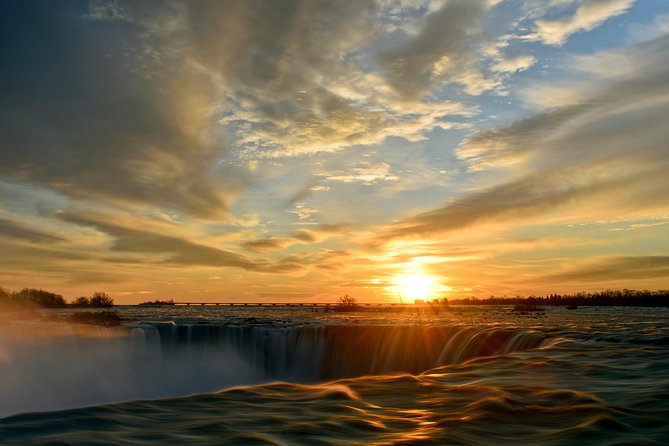 Niagara Falls Canadian Side Evening Fireworks Tour From the USA - Common Questions