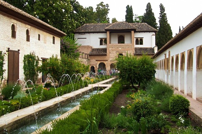 Private 3-Hour Tour to Alhambra & Nasrid Palace Tickets Included - Common Questions