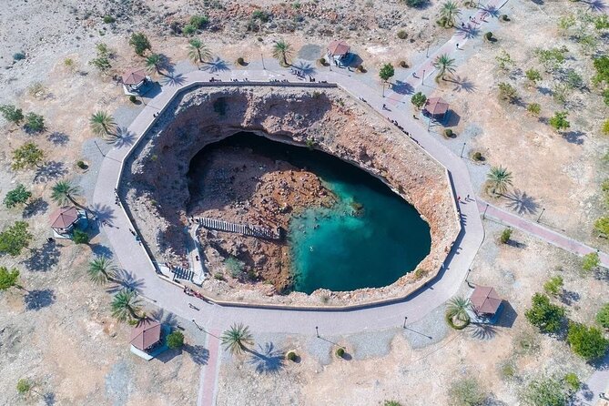 Private Day Trip to Wadi Shab and Bimmah Sinkhole - Positive and Negative Experiences