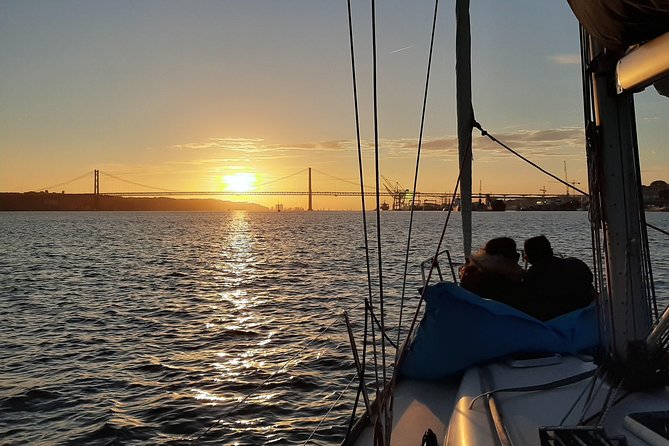 Relaxing Sailboat Cruise Along the Tagus - Host Responses