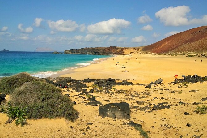 Roundtrip Ferry Transfer to La Graciosa With Free Wifi - Background