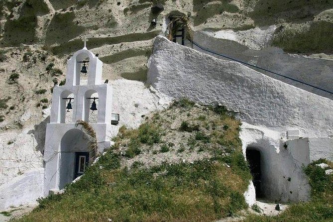 Santorini Private Tour Traditional Village and Wine Museum - Expert Guide Commentary