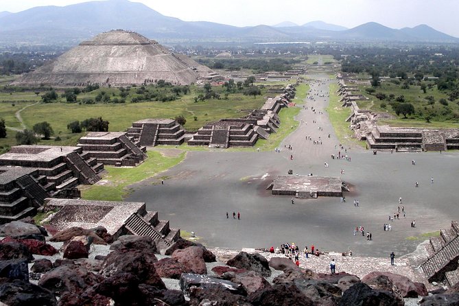 Small VIP Group: Teotihuacan Pyramids and Shrine of Guadalupe With Lunch - Positive Customer Review
