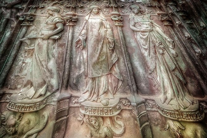 The Capricho De Gaudí and Comillas Tour  - Santander - Common Questions