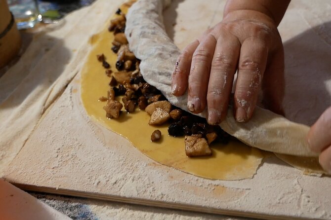 Umbrian Regional and Traditional Cooking Class With Lunch in Assisi - Enjoying a Homemade Lunch With Local Wine and Dessert
