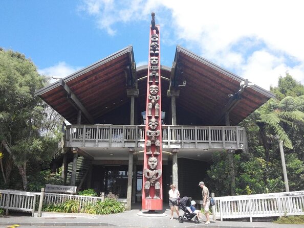 6 Hours Sightseeing Tour in Auckland