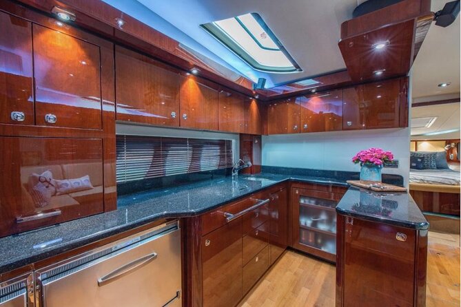 62ft Luxury Motor Yacht – St Thomas/St John