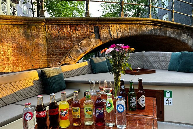 2 Hour Exclusive Canal Cruise: Including Drinks & Live Guide - Inclusions: Drinks and Live Guide
