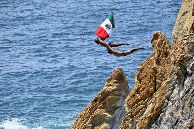 6Hr Walking Tour San Diego Fort Museum Cliff Divers Zocalo - Common Questions