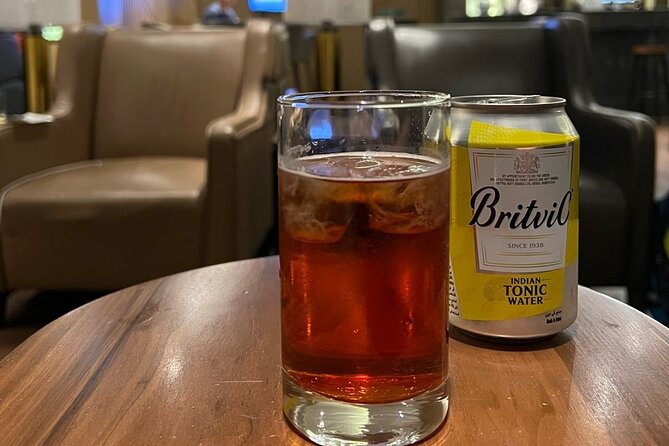 Abu Dhabi International Airport (AUH) VIP Lounge Access - Unlimited Buffet Food and Alcoholic Beverages