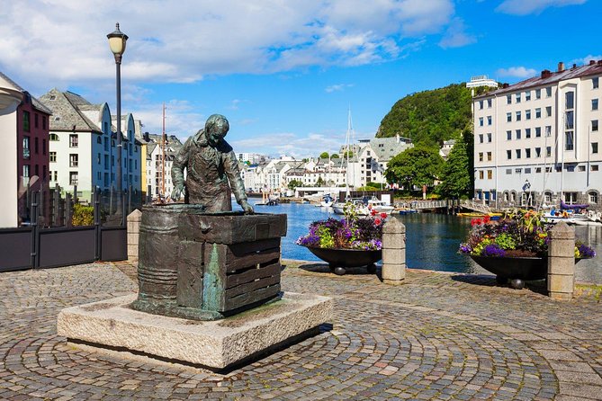 Alesund Shore Excursion: The Ultimate Sightseeing Tour - Giske Island and Alnes Lighthouse