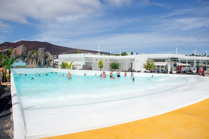 Aqualava Splashtastic With Transfer - Souvenirs and Lockers