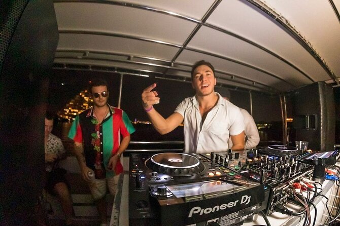 Boat Party in Miami With Free Open Bar and Live DJ - Tips for Maximizing Your Boat Party Experience