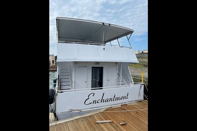 Chicago Skyline Tiki Bar Cruise From Chicago Riverwalk - Common Questions