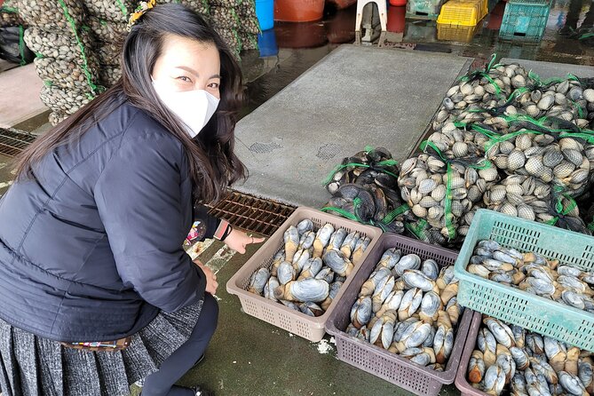 Cod Auction and Clam Auction in Winter - Location and Meeting Point