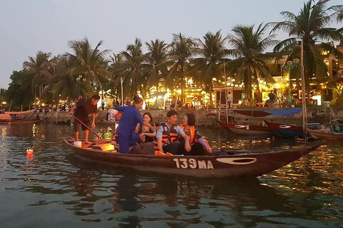 Discover Hoi An Walking Tour, Sampan Boat Ride, Night Market &Colourful Lanterns - Common Questions