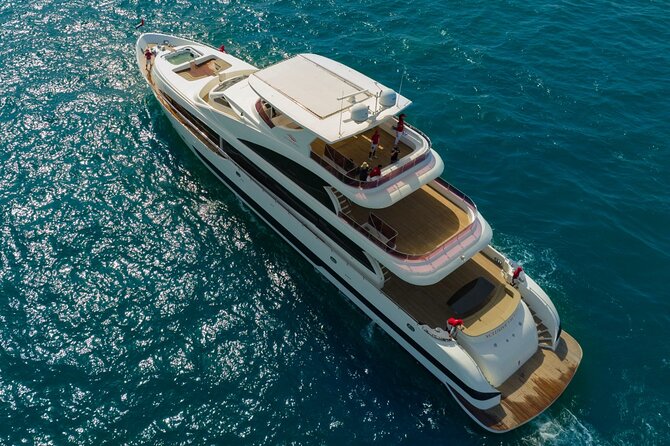 Dubai Harbour:Super Yacht Experience With Live Station & Drinks - Music, Drinks, and Food Selection