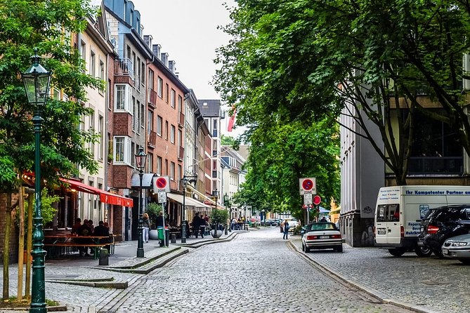 Dusseldorf Airport Transfers : Dusseldorf to Airport DUS in Luxury Car - Background