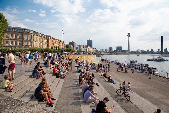 Dusseldorf Airport Transfers : Dusseldorf to Airport DUS in Luxury Van - Direct Transportation to Dusseldorf Airport (DUS)