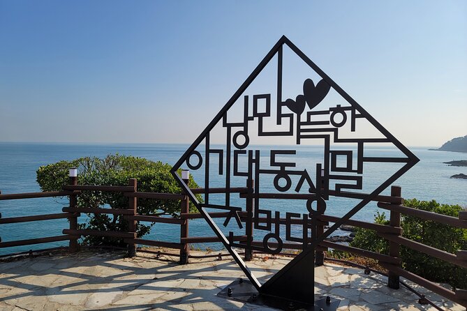 Enjoy Seafood After Walking Along the Coast From Igidae Park to Oryukdo Park. - Unforgettable Coastal Experience