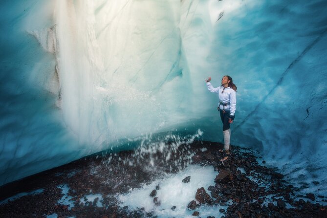 Glacier and Ice Cave Private Photoshoot - 15 Shot Photo Package - Date and Traveler Selection