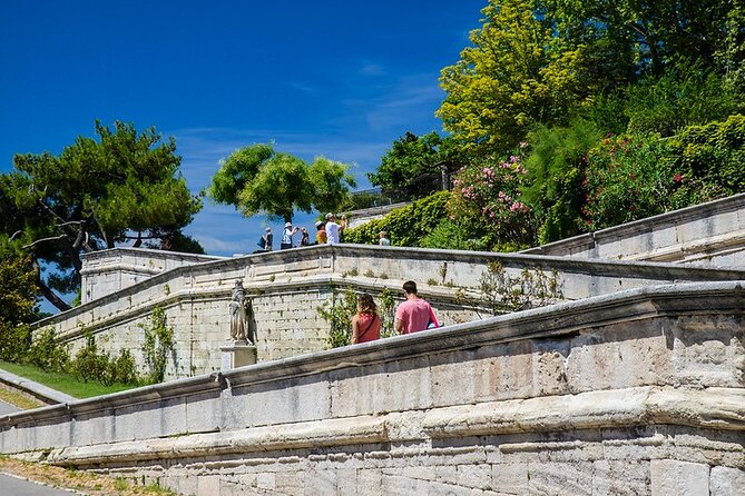 Guided Tour of Avignon - The Sum Up