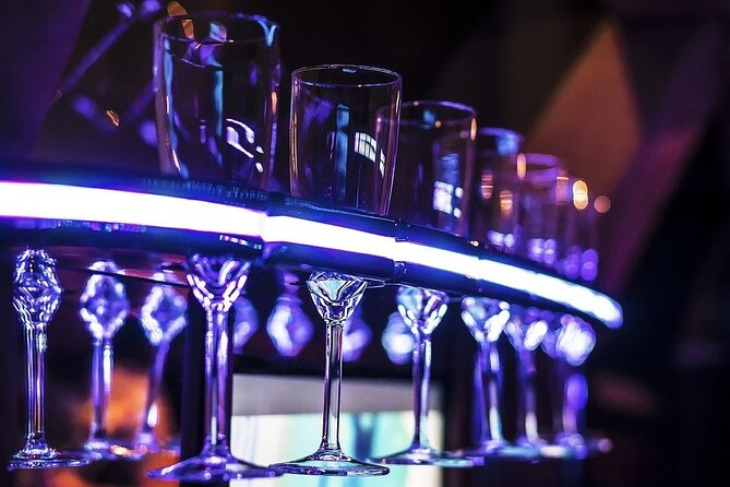 Las Vegas Strip at Night Like a Star With Champagne by Luxury Limo - 3 or 5 Hrs - Common Questions