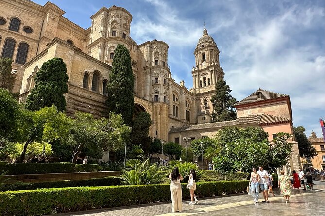 Malaga Food Walking Tour With Tapas & Wine Tasting - Photo Opportunities and Landmarks