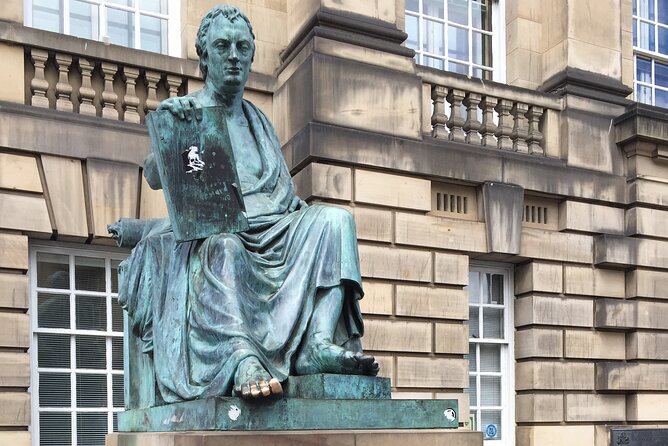 Private Edinburgh Old Town History Tour - Close Encounters - Background